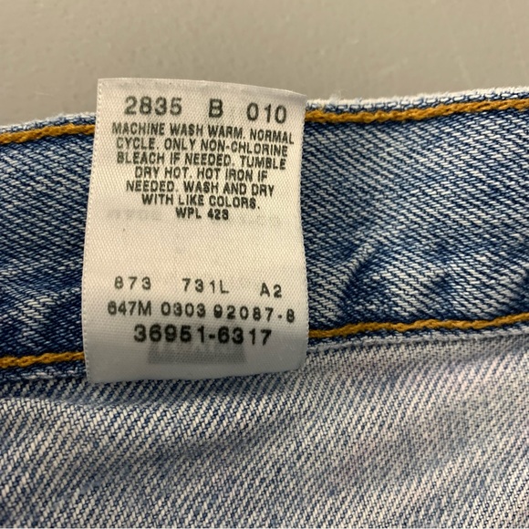 Vintage Levis Strauss Mom Shorts Size 8 Heavy Cotton ( waist 30” ). Flaw - Picture 7 of 13